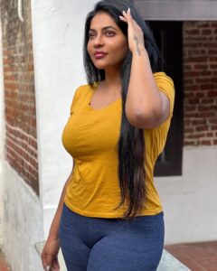 Reshma Pasupuleti Instagram - Make happiness a priority. Don’t ever settle for anything less than you deserve 💛