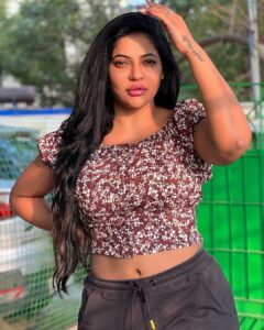 Reshma Pasupuleti Instagram - What if everything you are going thru is preparing you for what you asked for 🤎 #workmode #bagyalakshmi