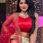 Reshma Pasupuleti Instagram - Just because it’s taking time, doesn’t mean it’s not happening ❤️💋 #hardworkpaysoff💯 #kpychampions4 #vijaytelevision @dharaniofficialpage @jewelhub_chennai