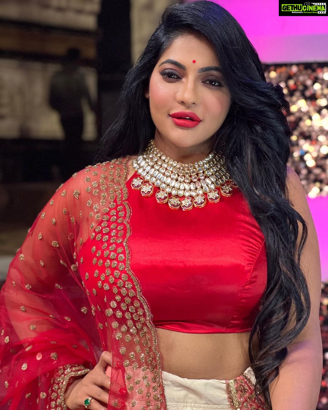 Reshma Pasupuleti Instagram - Just because it’s taking time, doesn’t mean it’s not happening ❤️💋 #hardworkpaysoff💯 #kpychampions4 #vijaytelevision @dharaniofficialpage @jewelhub_chennai