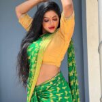 Reshma Pasupuleti Instagram – You, me & the good ole sun ☀️ 
@dharaniofficialpage designer saree & custom created blouse 💚

#love #lovelife #happy #working #nodistractions #stateofmind #chilledout #lovequotes #workquotes #karmaquotes