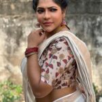 Reshma Pasupuleti Instagram - Life tips - Don’t trust words. Slow healing is something to celebrate too 🤍 #radhika #bagyalakshmi @vijaytelevision