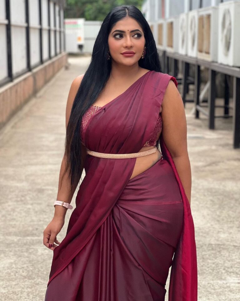 Reshma Pasupuleti Instagram - Lord’ I thank you for my job, but if winning the lottery is in your plans, I am here and ready AMEN 😀😀😀😀 Designer costume by @dharaniofficialpage ❤️