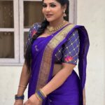 Reshma Pasupuleti Instagram – Life is full of surprises, keep yo spirits up 💙 @dharaniofficialpage outfit 🔥
Jewelry @jewelhub_chennai 
Saree draping @deepathomas_makeover_artistry