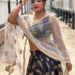 Reshma Pasupuleti Instagram – Happiness is the new rich. Inner peace is the new success. Health is the new wealth. Kindness is the new cool 😎 #kpychampions4
@vijaytelevision @rasidhadesigner. #hair @rowdy_divya_
