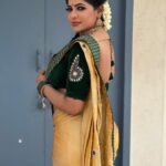 Reshma Pasupuleti Instagram – The energy for May is…. Only doing what feels genuinely right in your intuition & letting everything else go 🙏🏽

Saree by @dharaniofficialpage 
Jewelry @jewelhub_chennai