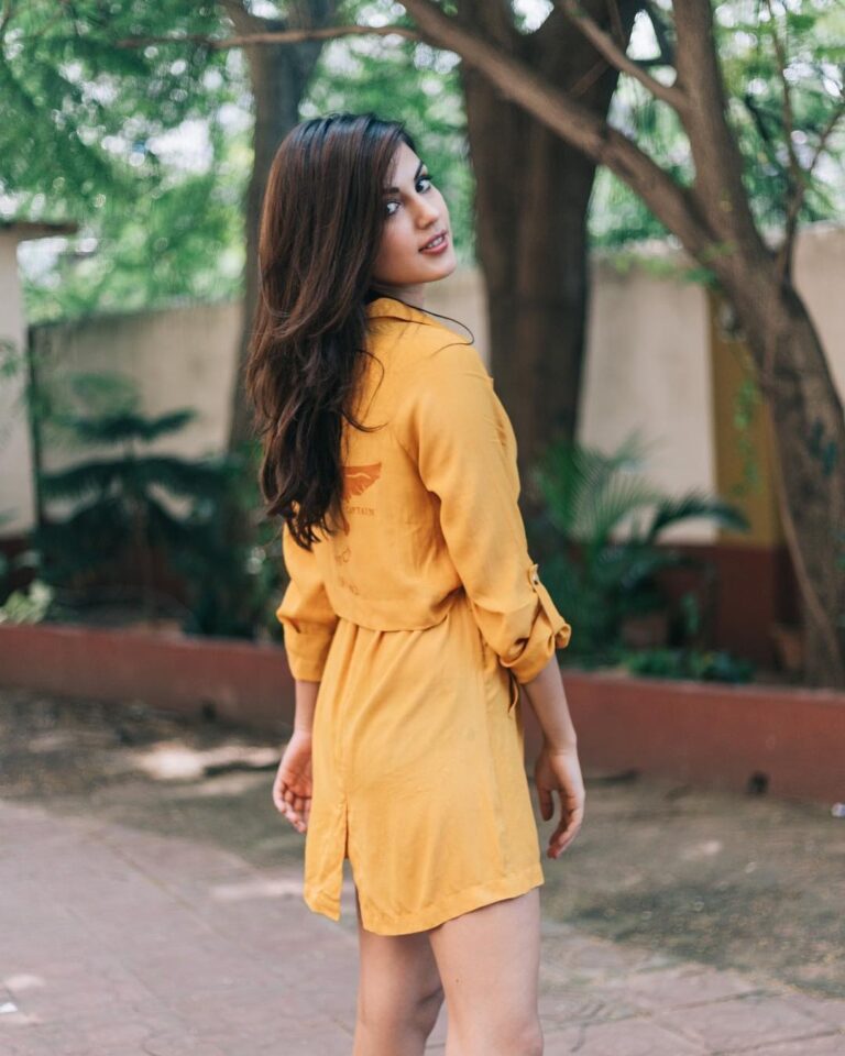 Rhea Chakraborty Instagram - #jalebi 💛💛 promotions 💛💛 Styled by @sanamratansi @style.cell Dress - @onlyindia Only X Harry Potter Hair - @vicharemeghna 📸 - @shaikhhamza_photography