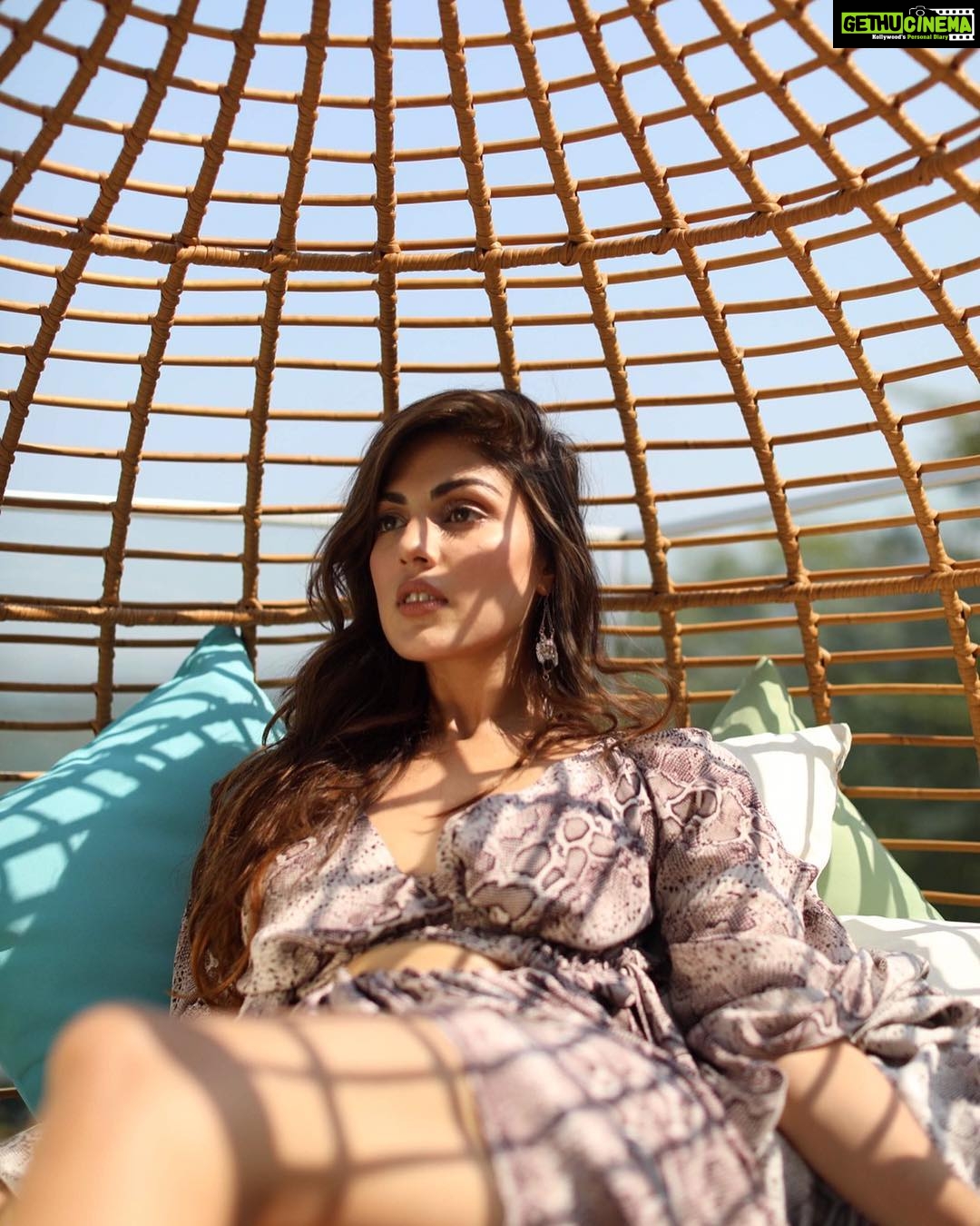 Rhea Chakraborty Instagram - The magic potion is YOU #rheality #notagirlnotyetawoman Styled by @sukritigrover Hair styling @amitthakur_hair Makeup @tejasshahmakeup 📸 - @shreko 🦋