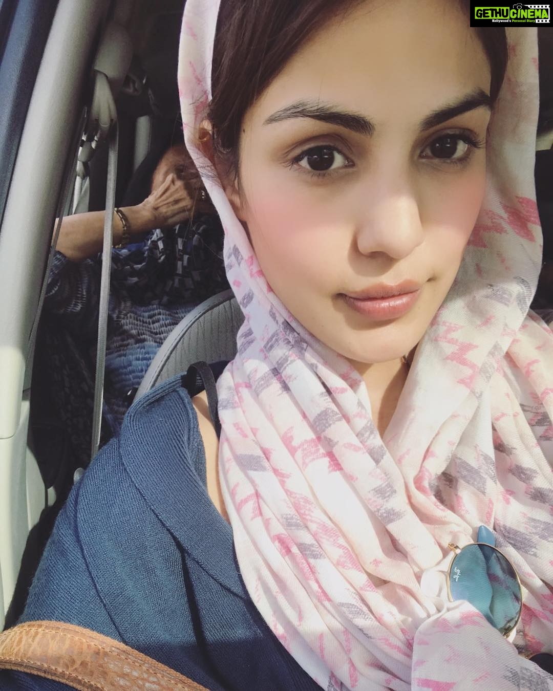 Rhea Chakraborty Instagram - Eid Mubarak everyone ! Love , light , happiness to all ❤️