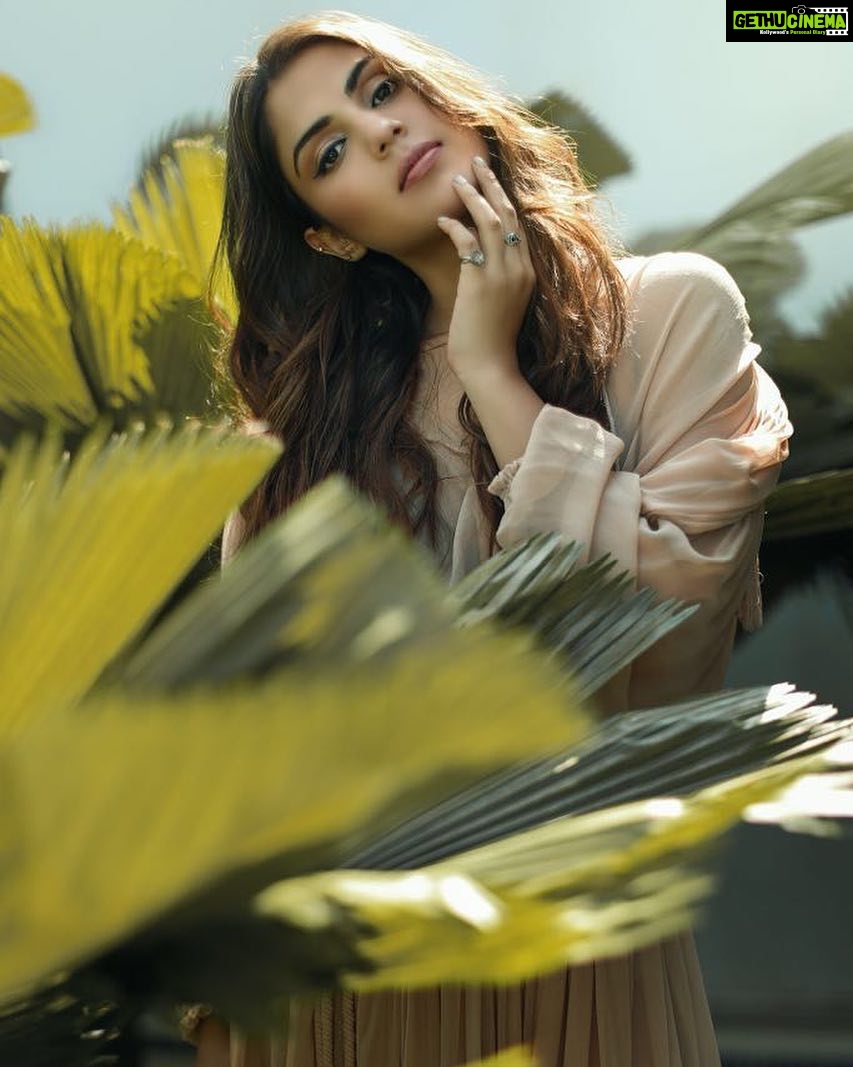 Rhea Chakraborty Instagram β #notagirlnotyetawoman #rheality πΈ- @shreko ...