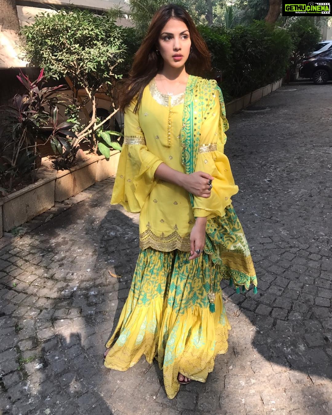 Rhea Chakraborty Instagram - Sunshine vibes ☀️ in this stunning @sukritiandaakritiofficial outfit ! Love these girls @aakriti_g @sukritigrover #rheality