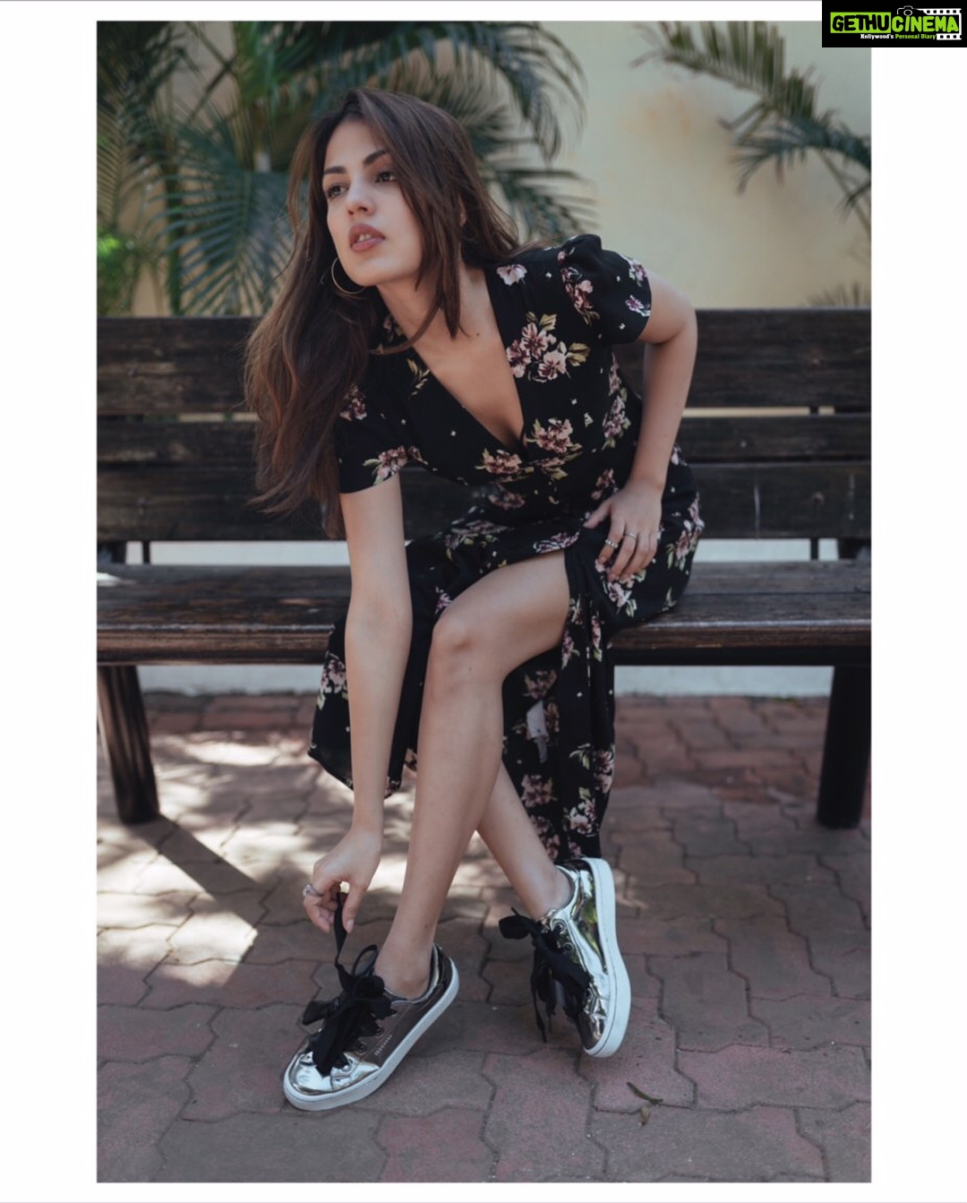 Rhea Chakraborty Instagram - I absolutely Love my new #SkecherStreet shoes! Photography- @awkwardbong And I am giving away shoes from @skechersindia to 3 lucky girls! Follow the Guidelines below to Win #Skecherstreet. Follow @skechersindia and like the above picture Post a picture of yourself in your best street look with Hashtag #SkecherStreet Tag me and @skechersindia on your post Make sure your profile is public Applicable for residents of India only Winners will be announced by @skechersindia on their page Good Luck! Start posting!