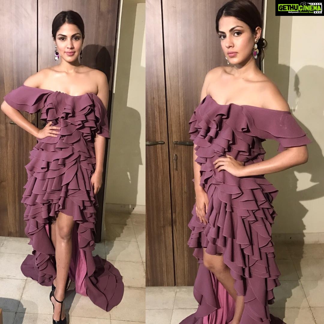 Rhea Chakraborty Instagram β Ruffling my spirits #allthewayup Outfit ...