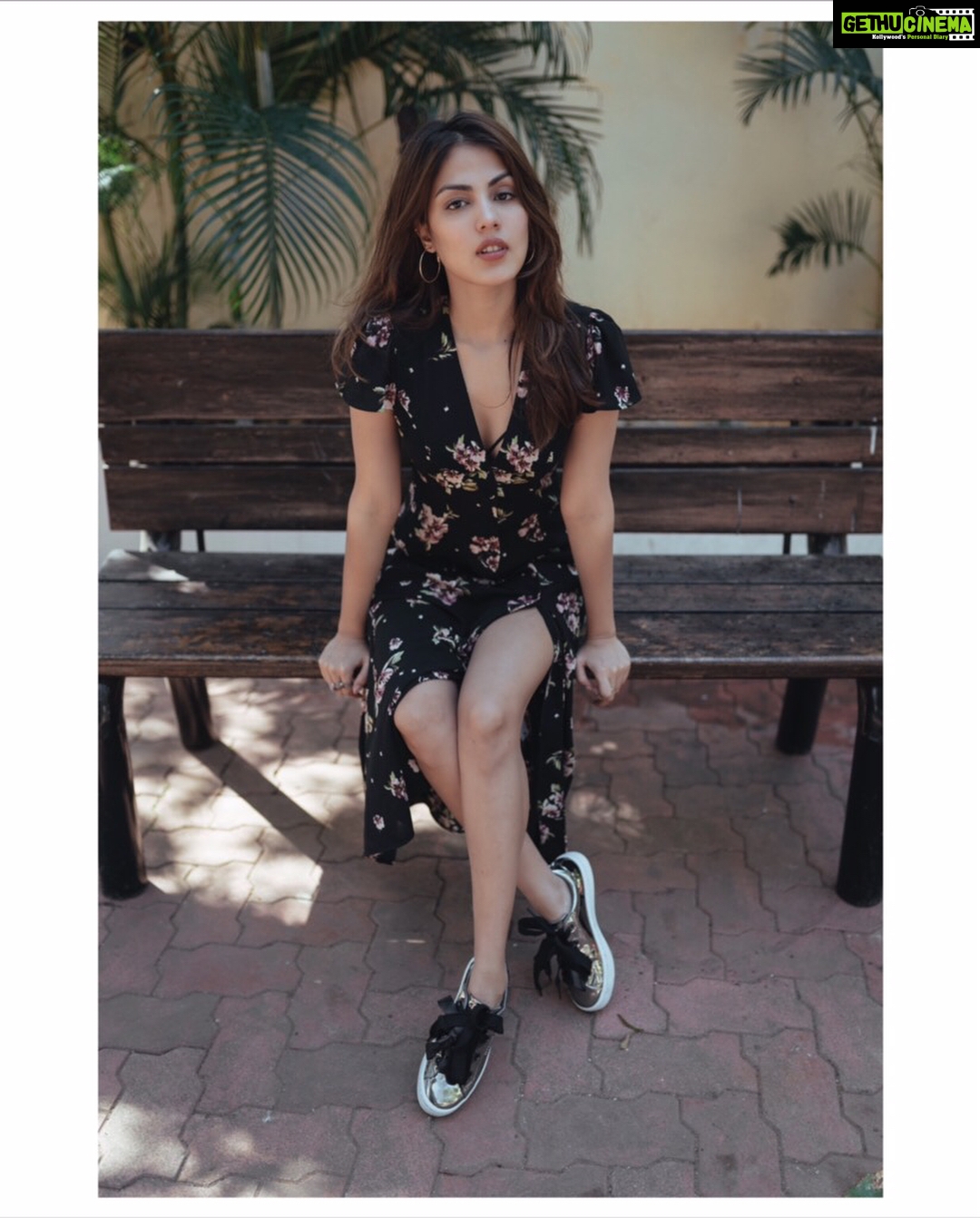 Rhea Chakraborty Instagram - I absolutely Love my new #SkecherStreet shoes! Photography- @awkwardbong And I am giving away shoes from @skechersindia to 3 lucky girls! Follow the Guidelines below to Win #Skecherstreet. Follow @skechersindia and like the above picture Post a picture of yourself in your best street look with Hashtag #SkecherStreet Tag me and @skechersindia on your post Make sure your profile is public Applicable for residents of India only Winners will be announced by @skechersindia on their page Good Luck! Start posting!