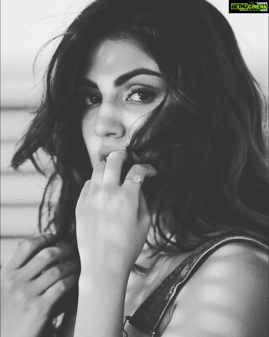 Rhea Chakraborty Instagram - Just seek and you will find - Rumi #rheality @gauravsawn @theanisha @amitthakur_hair @shaanmu