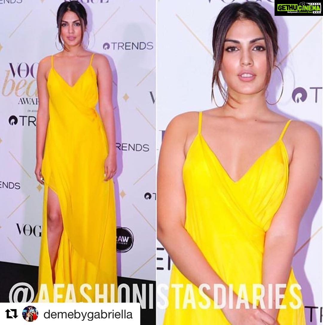 Rhea Chakraborty Instagram - #voguebeautyawards #Repost @demebygabriella with @repostapp ・・・ ☀️the always beautiful @rhea_chakraborty at the @vogueindia beauty awards #demetakeover #demelove