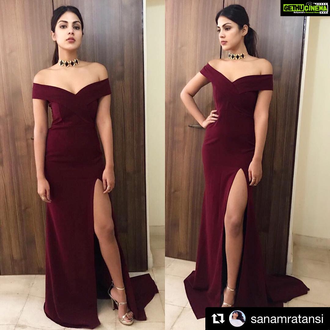 Rhea Chakraborty Instagram - #Repost @sanamratansi with @repostapp γ»γ»γ» Tonight π₯ #FeminaWomenAwards2017 #FWA2017 @rhea_chakraborty wearing @labeld choker @minerali_store @rahejavarun Shoes @aldo_shoes Styling @sanamratansi #stylecell Assisted by @anushka_09 @tulsisoni
