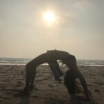 Rhea Chakraborty Instagram - #internationalyogaday Inhale ❤️ love , exhale Hate ! #yogaeverydamnday #throwback #beachyoga #chakrasan #rheality