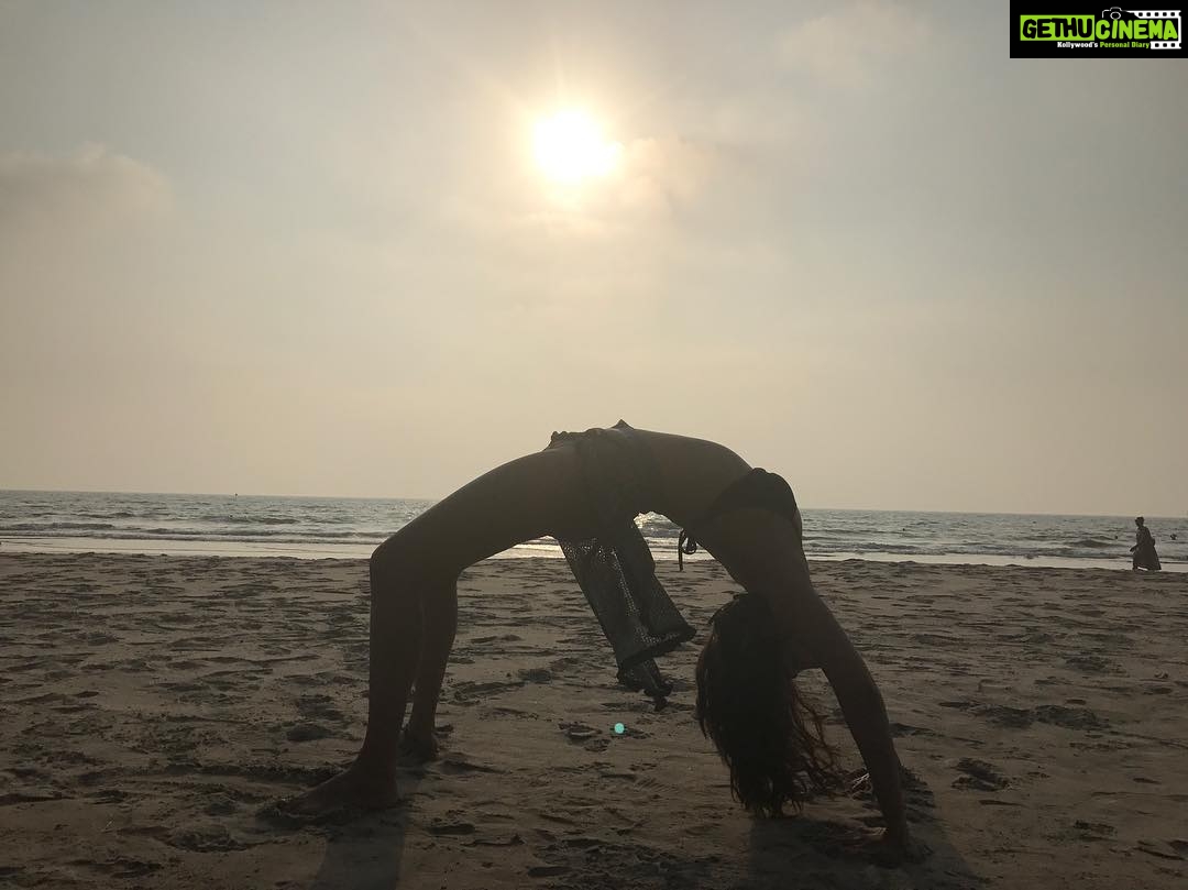 Rhea Chakraborty Instagram - #internationalyogaday Inhale ❤️ love , exhale Hate ! #yogaeverydamnday #throwback #beachyoga #chakrasan #rheality