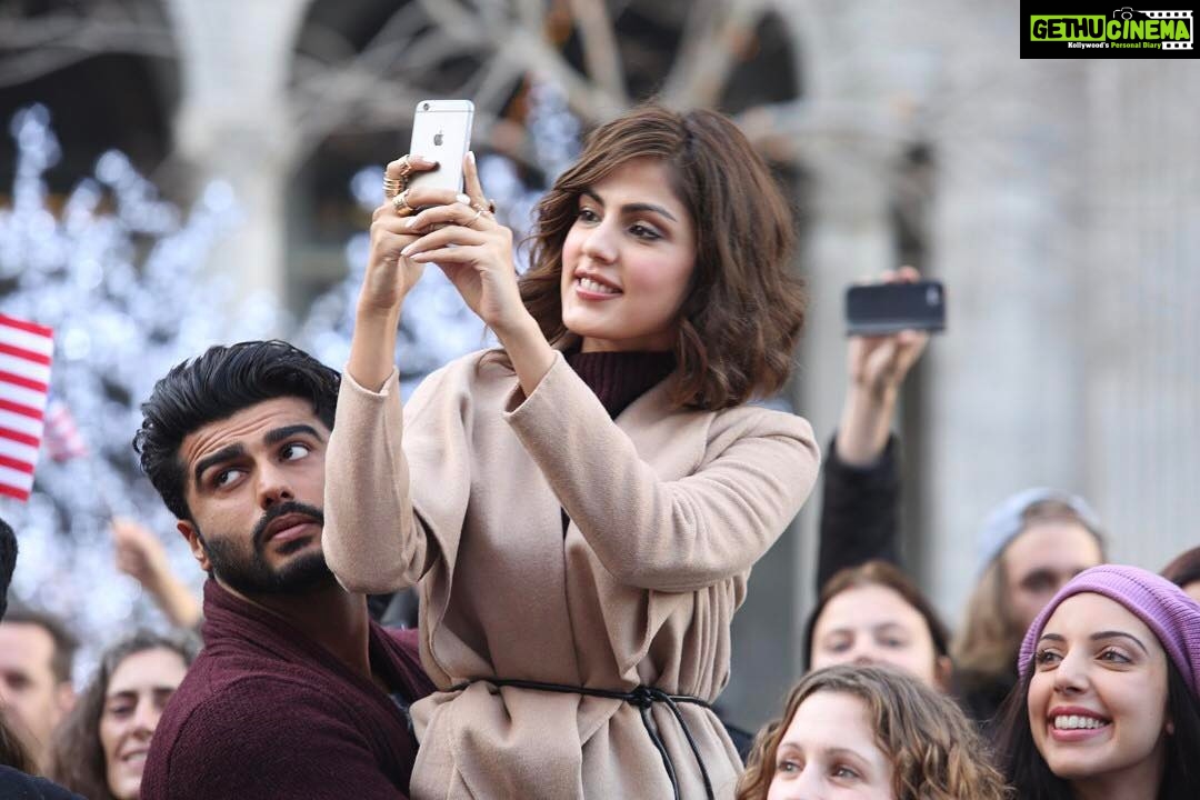 Rhea Chakraborty Instagram - #Halfgirlfriend out today please watch it in theatres near you ! @arjunkapoor @chetanbhagat @mohitsuri hair and makeup by the one and only @shaanmu styled by @rahilraja13