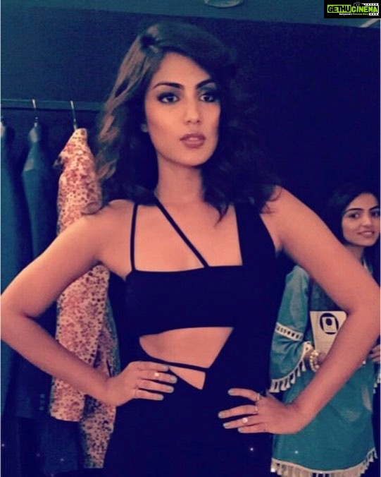 Rhea Chakraborty Instagram - Love this look by @flirtatious_india @aakriti_g 💗 #lookonpoint