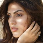 Rhea Chakraborty Instagram - #rawimage #cutenomore hey guys - mr.photgrapher - @gauravsawn makeupnova - @shaanmu hair designer - @amitthakur26 styled by - @theanisha 💗