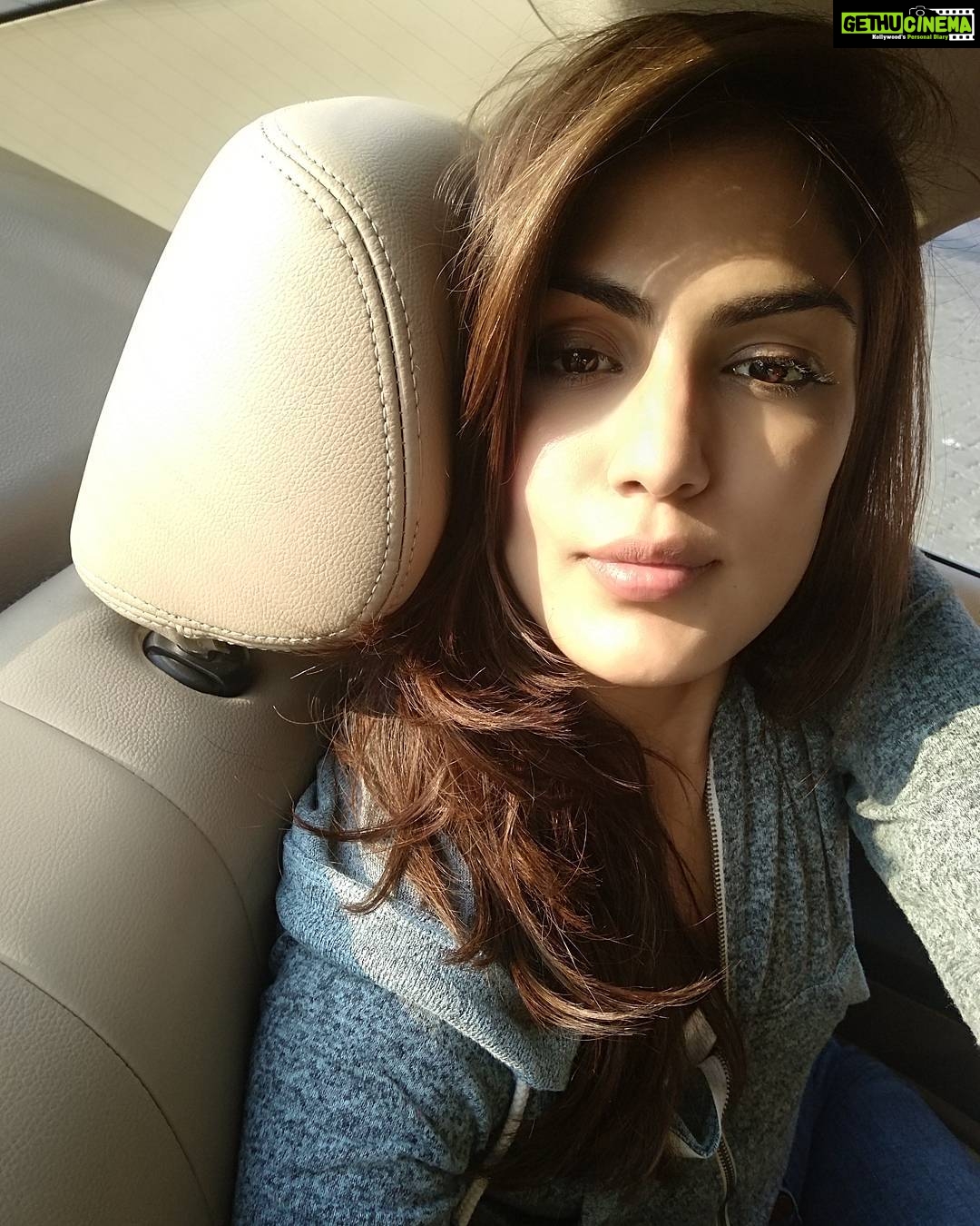 Rhea Chakraborty Instagram - Sunny dreamy haze !!! #rheality