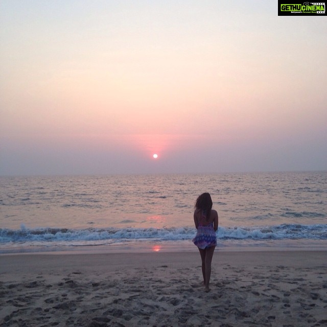 Rhea Chakraborty Instagram - Sunset #nofilter #exist photo credit - @tanyafraser11 🌟🔥🌞
