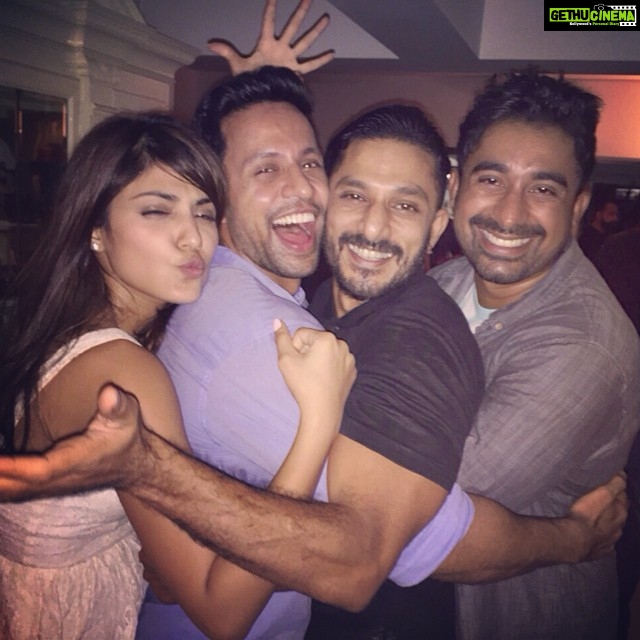 Rhea Chakraborty Instagram - Birthday #manwich @harpreetbaweja @rannvijaysingha #yudi happy happy to me