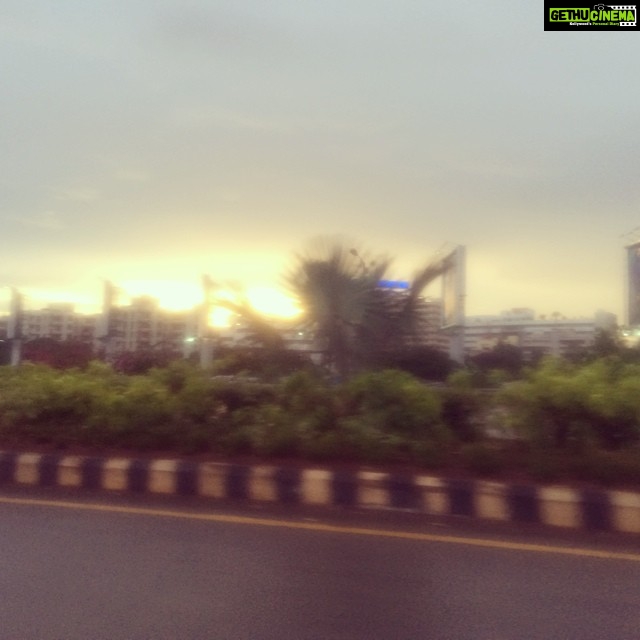 Rhea Chakraborty Instagram - First showers and this beauty Mumbai is looking sexy aldready! A bath is always good