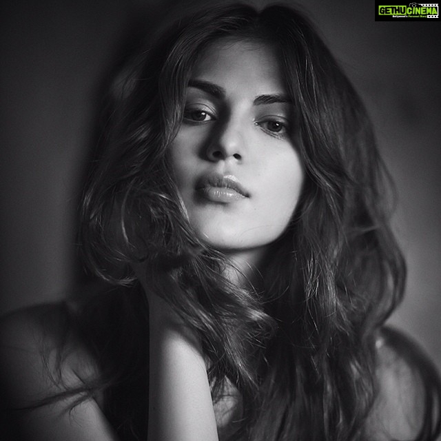 Rhea Chakraborty Instagram - Thankyou #rohanshreshtha #nomakeup #nohairstyling #raw