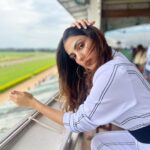 Rhea Chakraborty Instagram - Something in the way she dreams 🦋 #rhenew Outfit : @thelabel.jenn @jinitasheth 🦋