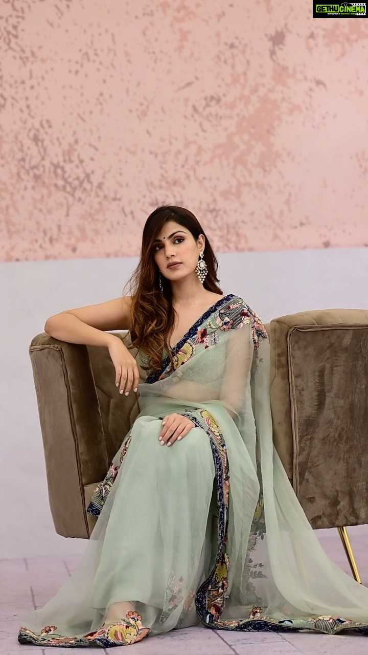 Rhea Chakraborty Instagram - @rhea_chakraborty ‘s sleek red carpet look for #siima2022 . . #wolf777siimaweekend #wolf777 #skyexchange #skyexch