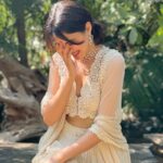 Rhea Chakraborty Instagram - Sunshine and smiles ☀️ #rhenew Styling - @sanamratansi Outfit - @ridhimehraofficial Jewellery - @asmotiwala