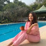 Rhea Chakraborty Instagram - Grateful for my hot cup of coffee and warm sunshine ☀️ #rhenew Thankyou @vistarooms #CasaPalmeraAlibaug