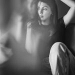 Rhea Chakraborty Instagram – Not so technicolour 🤍🖤

#rhenew 

 📸 : @tianakamtephotography 🤍🖤