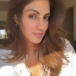 Rhea Chakraborty Instagram - 1,2 or 3 ? Are selfies still a thing ? #rhenew
