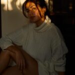 Rhea Chakraborty Instagram - Find your light and it will keep you warm ☀️ #rhenew #wintervibes Cosy winter afternoons with @tianakamtephotography 🤍