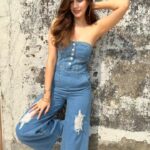 Rhea Chakraborty Instagram - A little bit of sunshine 🌞 #rhenew Outfit - @appapop