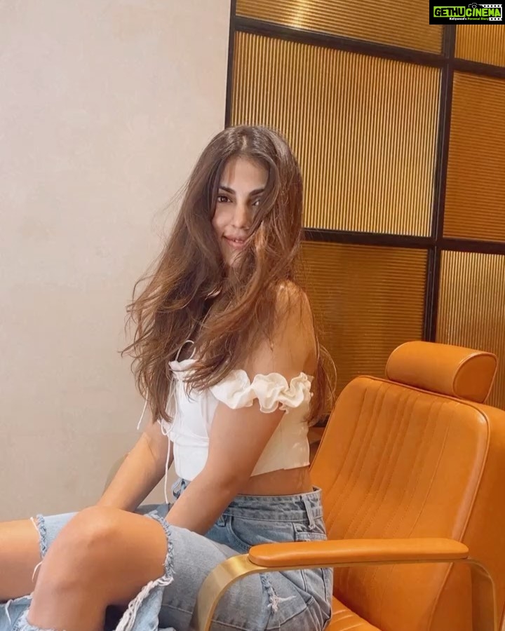 Rhea Chakraborty Instagram - On popular demand . #brb #rhenewing
