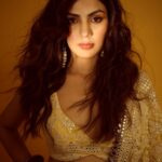 Rhea Chakraborty Instagram - Happy Diwali 🪔 Love and light to all of you’ll ✨🤗 #rhenew Loved working with my all woman team ✨ Styling : @theanisha Saree : @labeld Makeup : @shehzeenmakeupandhair Hair : @shefali_hairstylist.81 📸 : @shruu_t