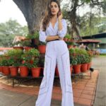 Rhea Chakraborty Instagram - Something in the way she dreams 🦋 #rhenew Outfit : @thelabel.jenn @jinitasheth 🦋