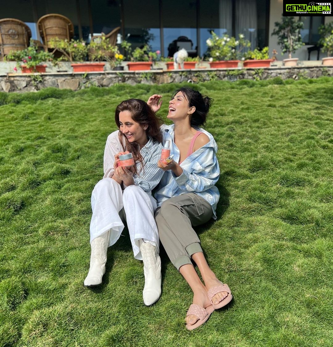 Rhea Chakraborty Instagram - Happy birthday to my #brownskinbeauty @vjanusha š#queen You are my sunshine tinker . This is going to be your best year yet , I know it ! Love you - Rabbit š @brownskinbeautyofficial Iām in love with these products šÆ