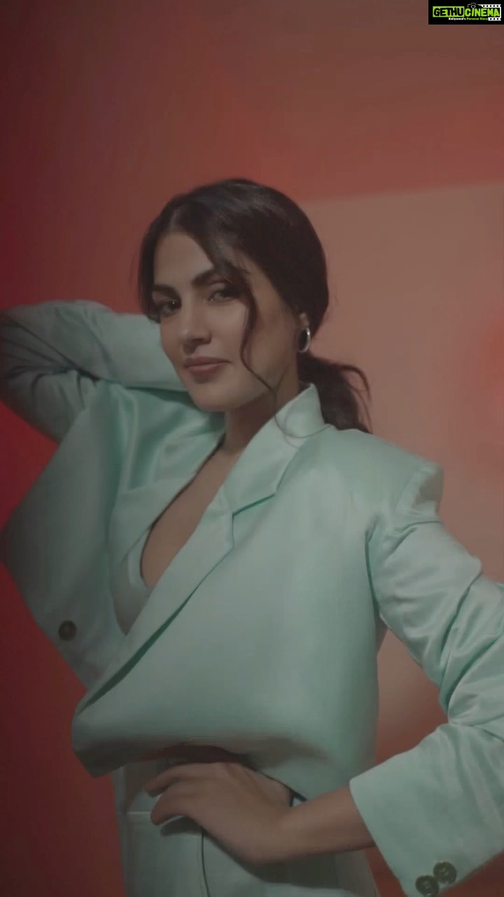 Rhea Chakraborty Instagram - #rhenew Normalcy is a vibe 😎 Thankyou to my fabulous team : Styled by - @janviturakhia ✨ Outfit - @shopmonokrom ✨ Makeup - @miimoglam ✨ Hair - @ririhairwork ✨ Shot by - @dieppj ✨