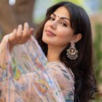Rhea Chakraborty Instagram - Every little normal thing, gives me happiness. #sareelove #normalcyisunderrated 🤍 #rhenew #gratitude 🙏 Styled by - @sanamratansi Outfit- @baisegaba Earings- @neetaboochrajewellery Photography - @dieppj