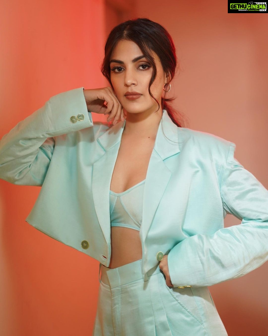 Rhea Chakraborty Instagram - “And then one day, she weathered the storm, It’s always darkest before the dawn“ #rise #rhenew ✨ Thankyou to my lovely team : Styled by - @janviturakhia ✨ Makeup - @miimoglam ✨ Hair - @ririhairwork ✨ Outfit - @shopmonokrom ✨ Shot by - @dieppj ✨