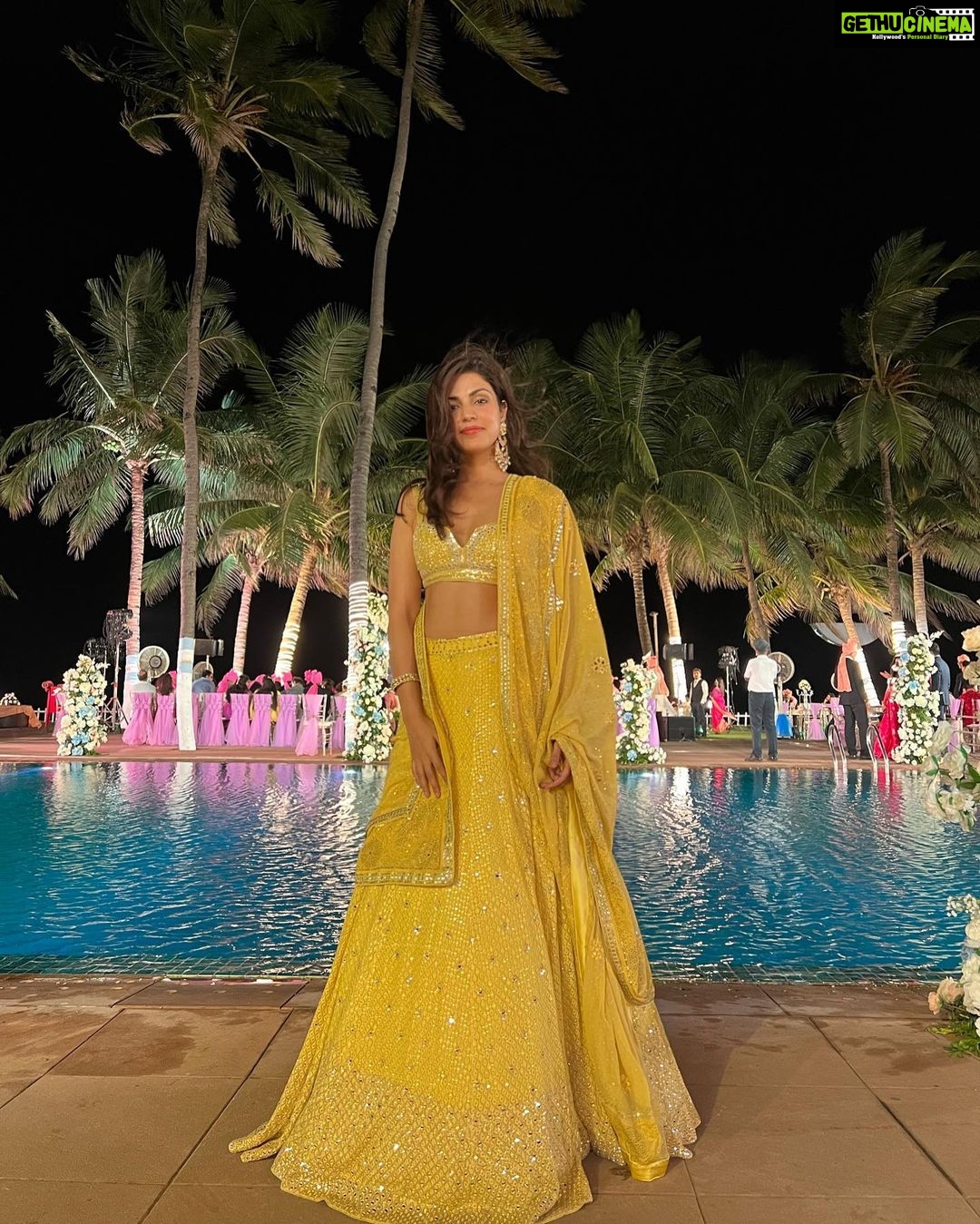 Rhea Chakraborty Instagram - Sometimes you have to dress like sunshine to feel like ☀️ #newnormal #rhenew ✨Outfit : @sawangandhiofficial Jewellery : @curiocottagejewelry Styled by : @stylebyami Assisted by : @ruchstarv ✨