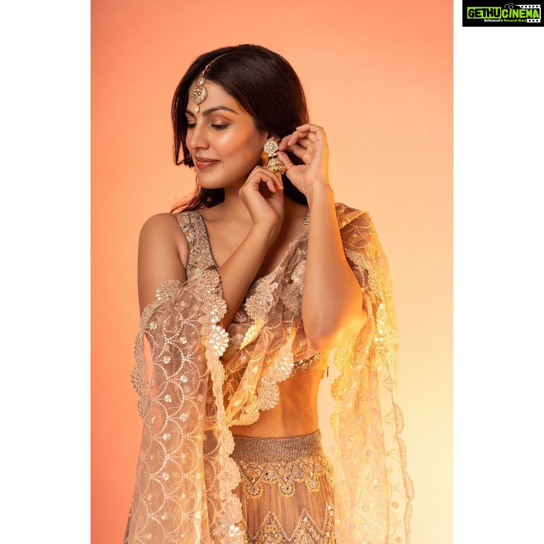 Rhea Chakraborty Instagram - ✨Grow through what you go through ! #newnormal #grattitude #rhenew ✨ Outfit: @izzumimehta @ascend.rohank Jewelry: @curiocottagejewelry Styled by : @stylebyami @ruchstarv Hmu: @simua_996 Photography: @dieppj Location courtesy - @movementsanctuary.bandra