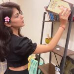 Rhea Chakraborty Instagram – Yoga >Books > =< a yoga book !✨🌸
#booksbooksandmorebooks 📚