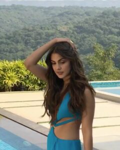 Rhea Chakraborty Instagram - I really miss shooting ! Ok bye 😡
#rheality